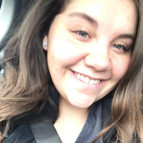 Profile Picture of Christie Snavely (@chrsnavely26) on Poshmark