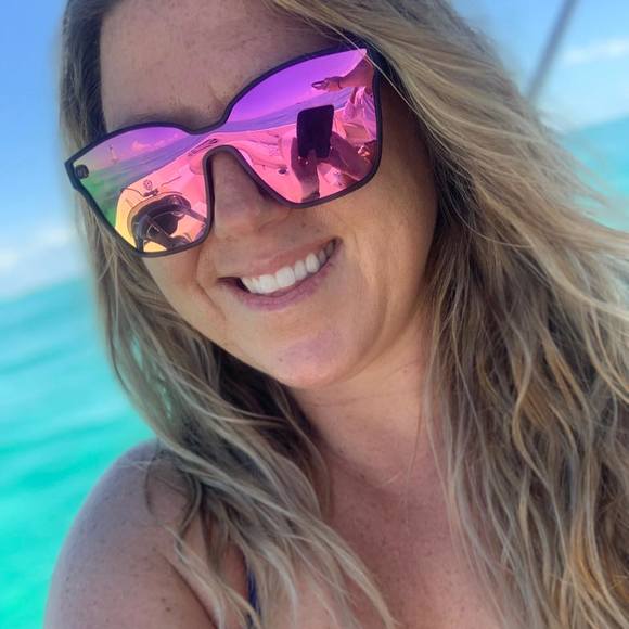 Profile Picture of Annie Onsgard (@annie_onsgard) on Poshmark