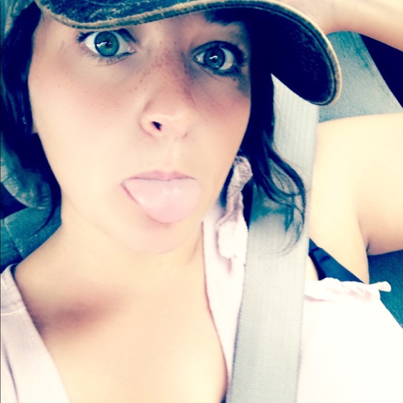 Profile Picture of Brooke Stroube (@brookestroube) on Poshmark