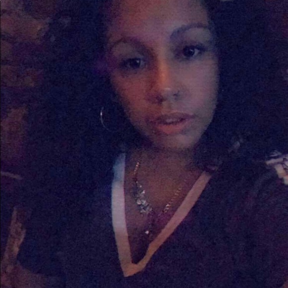 Profile Picture of Denise Caraballo (@duhniec3) on Poshmark