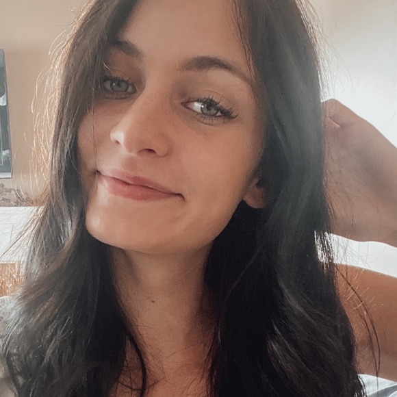 Profile Picture of Jamie Sumner (@jamiesum) on Poshmark