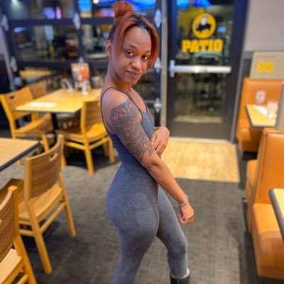 Profile Picture of April  🥰 😛 (@April__Allen_) on Twitter