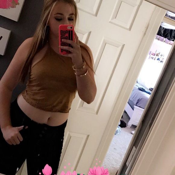 Profile Picture of Amanda Redmann (@ilms4e2) on Poshmark