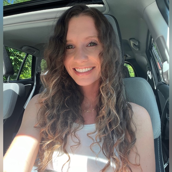 Profile Picture of Julia Partsch (@juliamariesells) on Poshmark