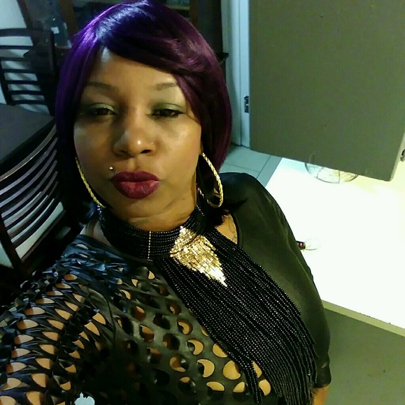 Profile Picture of Renee Ware (@reneeware2017) on Poshmark