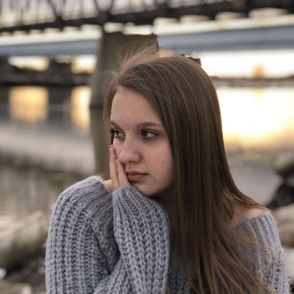 Profile Picture of Alexis Fluss (@alexisfluss14) on Poshmark