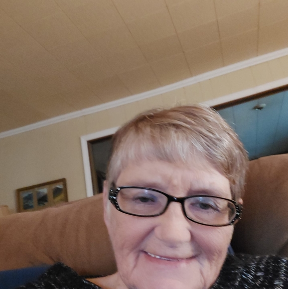 Profile Picture of Nancy Verhey (@nancyverhey) on Poshmark