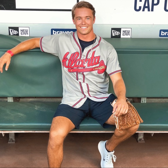 Tucker Bryant - Poshmark Profile Picture of Tucker Bryant (@tucker_bryant) on Poshmark