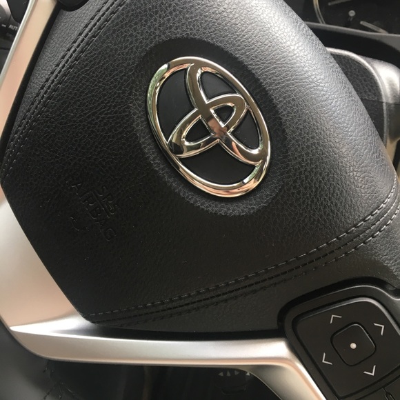 Profile Picture of Meredith Redmon (@mredmon41) on Poshmark