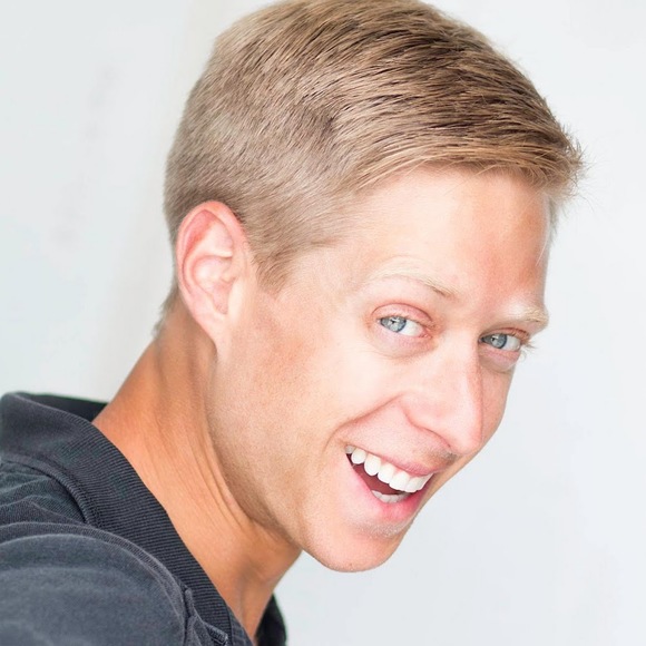 Profile Picture of Eric Bach (@ericbachkl) on Poshmark