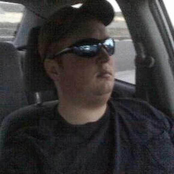 Profile Picture of Michael Claypool (@bigredorama) on Poshmark