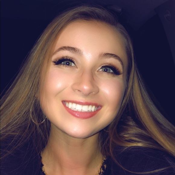 Profile Picture of Olivia Tyrpin (@oliviatrippin) on Poshmark
