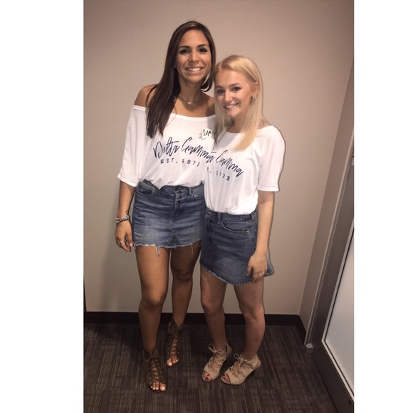 Profile Picture of Lisa Huang (@lfhuang) on Poshmark