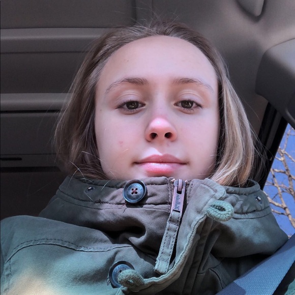 Profile Picture of Elsie Pierron (@elsiepierron) on Poshmark