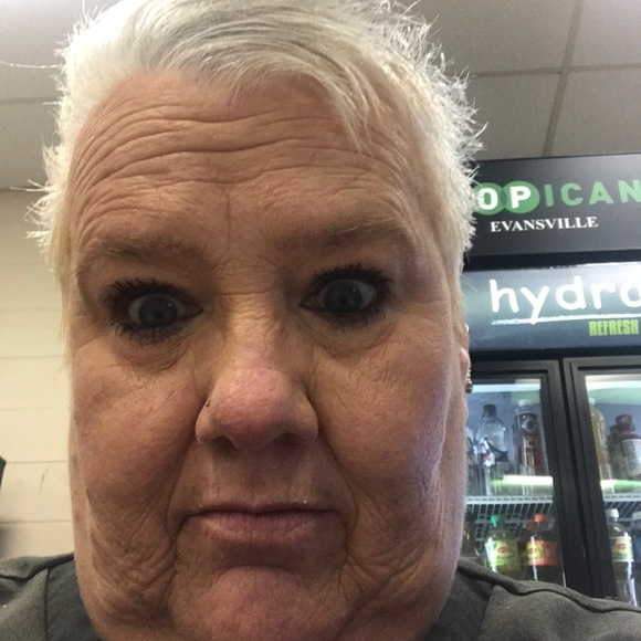 Paula Alvey - Poshmark Profile Picture of Paula Alvey (@paulaalvey) on Poshmark