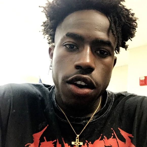 Profile Picture of Wesley Asenuga (@wesleyasenuga) on Poshmark