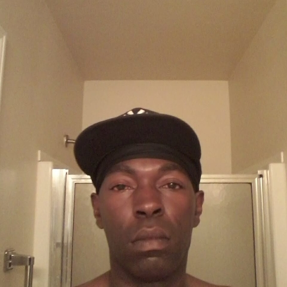Profile Picture of Keith Glenn (@keithglenn) on Poshmark