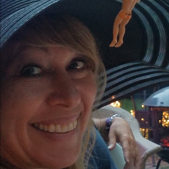 Profile Picture of Lisa Bidinger (@lisabidinger) on Poshmark