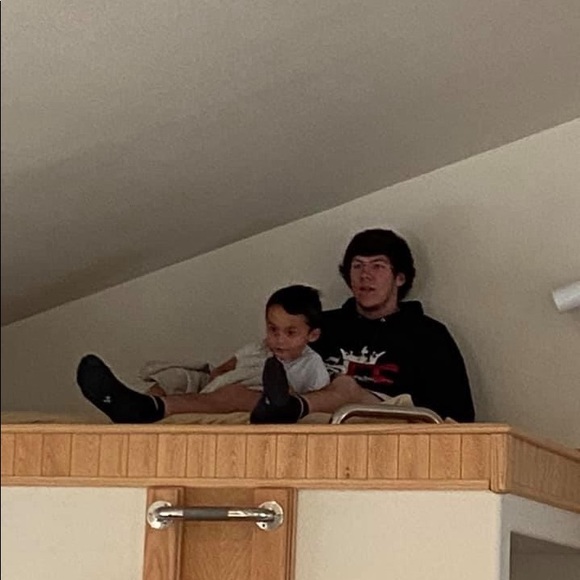 Profile Picture of Noah Ujvary (@noah_ujvary) on Poshmark