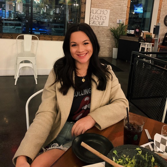 Profile Picture of Hannah Coates (@hanzcoates) on Poshmark