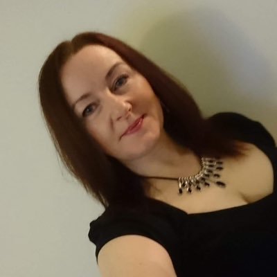 Profile Picture of Helen Carter (@helen19664) on Twitter