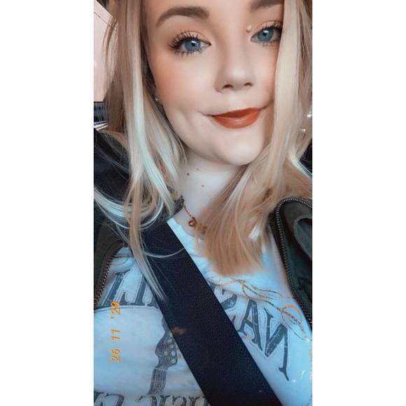 Katie Cogdill - Poshmark Profile Picture of Katie Cogdill (@cogdillkatie) on Poshmark