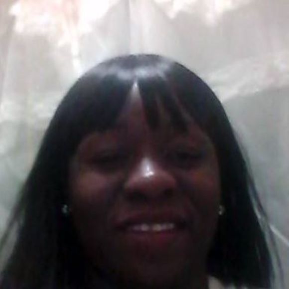 Profile Picture of Andrea Barlow (@mslewis7) on Poshmark