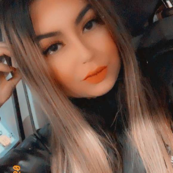 Profile Picture of Gabby Weeter (@gabbyweeter) on Poshmark