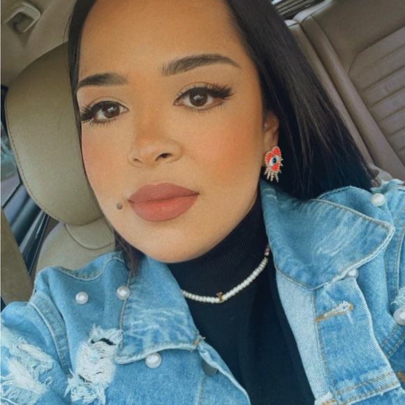 Profile Picture of Itza Martinez (@itza_m_11) on Poshmark
