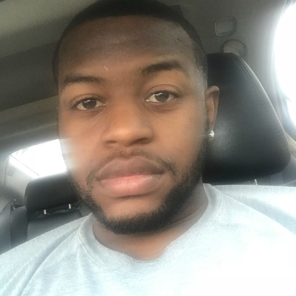Profile Picture of Darrius Deener (@dewellyne2) on Poshmark