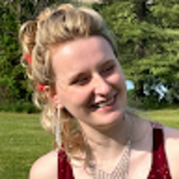 Profile Picture of Riley Dobish (@dobishriley) on Poshmark