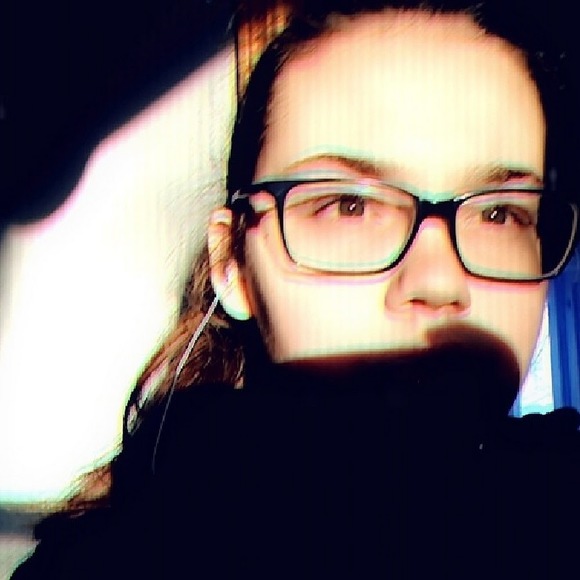 Profile Picture of Renee Howell04 (@rlhowell04) on Poshmark