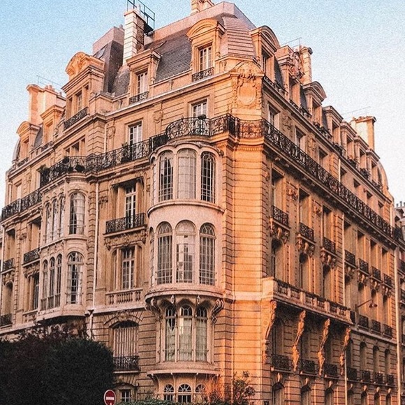 Profile Picture of Rosine Niyoyishura (@rosine_niyoy) on Poshmark