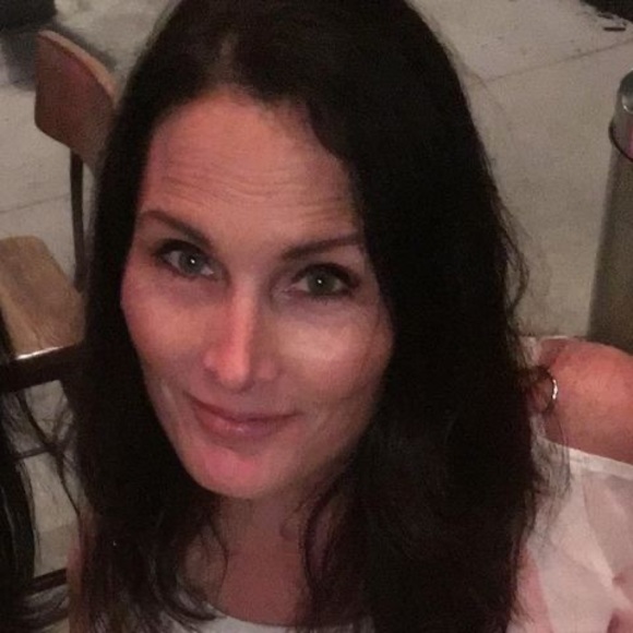 Profile Picture of Stephanie Pellow (@smpellow) on Poshmark