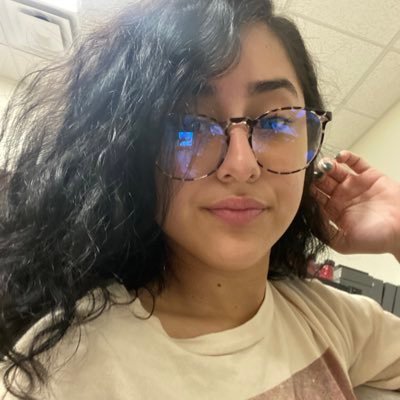 Profile Picture of Maria (@mariameza24) on Twitter