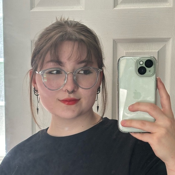 Profile Picture of Destannie Surface (@destannie_s) on Poshmark