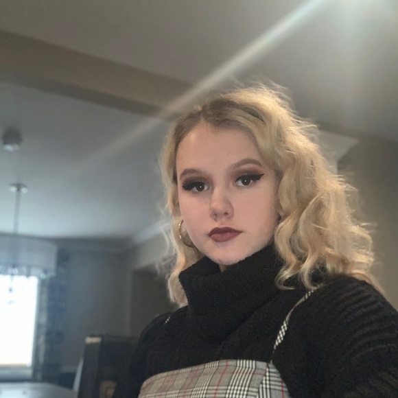 Profile Picture of Abigail Przybyla (@abbie0828) on Poshmark