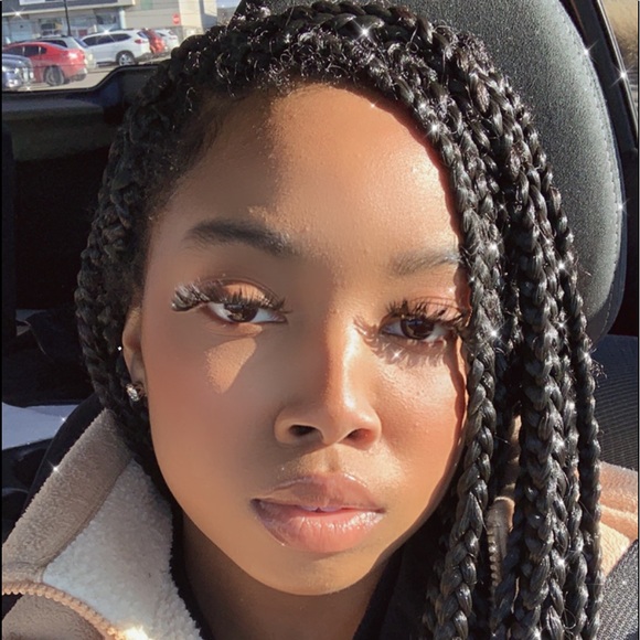 Profile Picture of Tia Dennis (@tiadennis5) on Poshmark