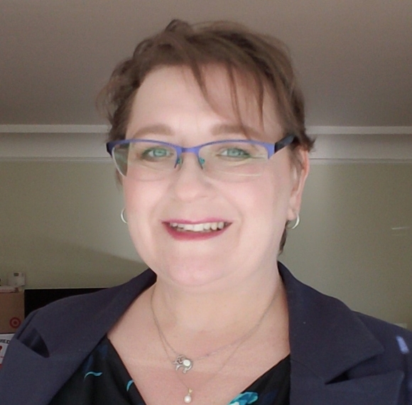 Profile Picture of Tina Dofelmier zl (@redvoom) on Poshmark