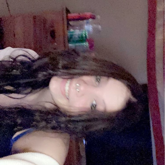 Profile Picture of Gwen Nudd (@gwenybear10) on Poshmark