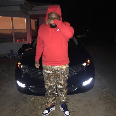 Profile Picture of James Calhoun (@FreeThaHood_) on Twitter