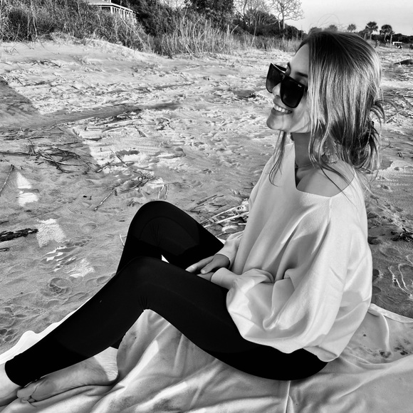 Profile Picture of Olivia Barbuto (@oliviazzcloset) on Poshmark