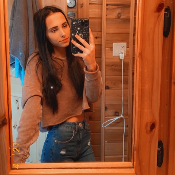 Profile Picture of Jacie Baarson (@jaciebaarson) on Poshmark