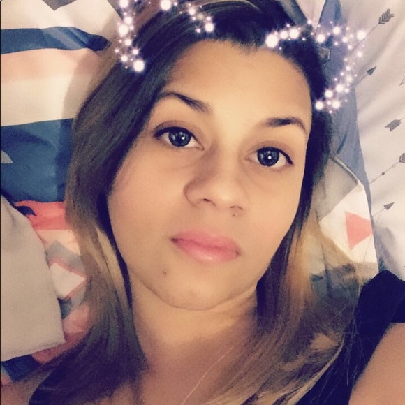 Profile Picture of Luz Santana (@lsantana0718) on Poshmark
