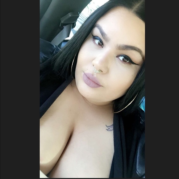 Neri R - Poshmark Profile Picture of Neri R (@nericobain) on Poshmark