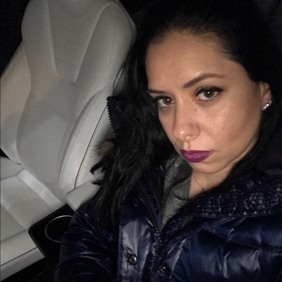 Profile Picture of Revi Finkelman (@revi333) on Poshmark