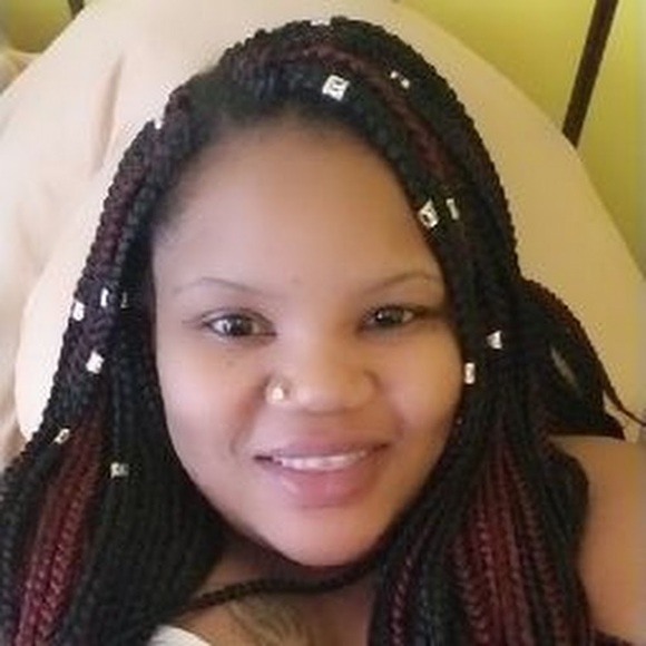 Profile Picture of Aiyiana Dieudonne (@aiyiana27) on Poshmark