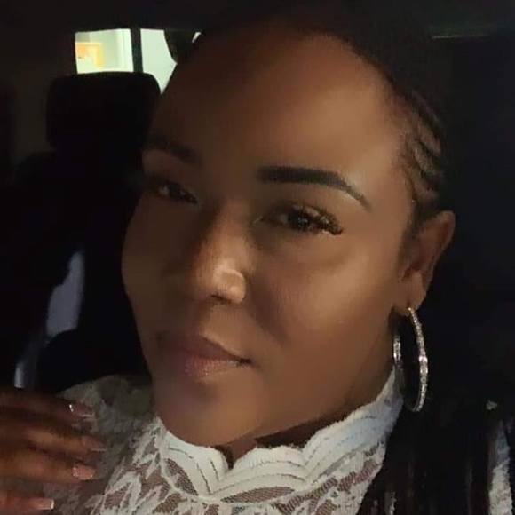 Profile Picture of Okasamar Gathers (@okasamar) on Poshmark
