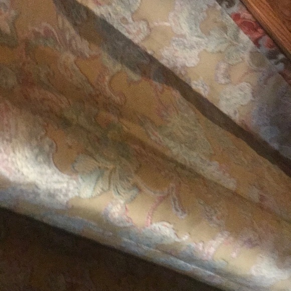 Profile Picture of Isabel Zavala (@izvali99) on Poshmark