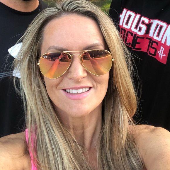 Profile Picture of Heather Watson (@hwfitness) on Poshmark